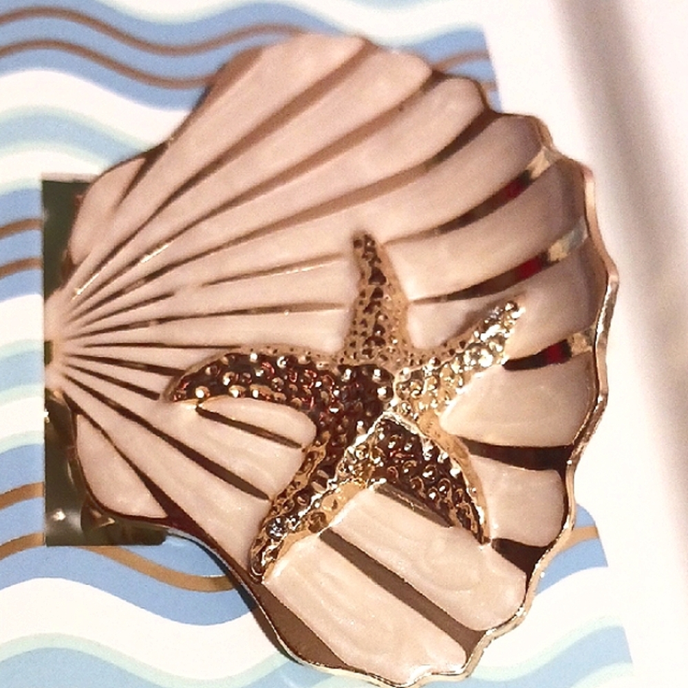 Piper*K 🐚 2 Shell Hair Clips Set in Soft Cream and Gold Accents 🐚 - Picture 6 of 8